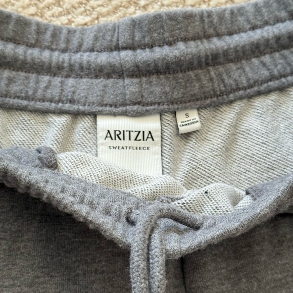 Aritzia Sweat fleece sweatshirt and shorts - Picture 7 of 8